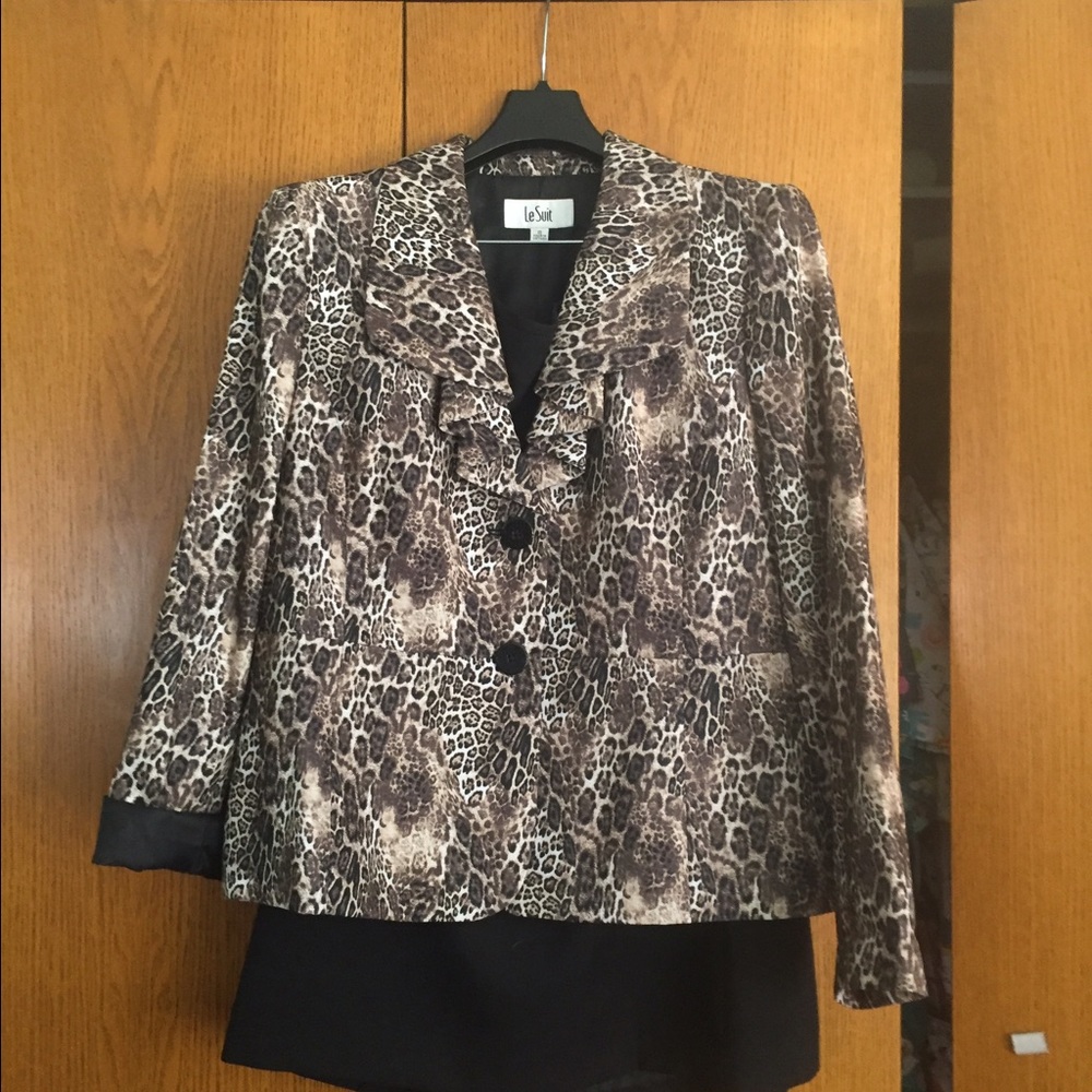 LE SUIT SKIRT SUIT