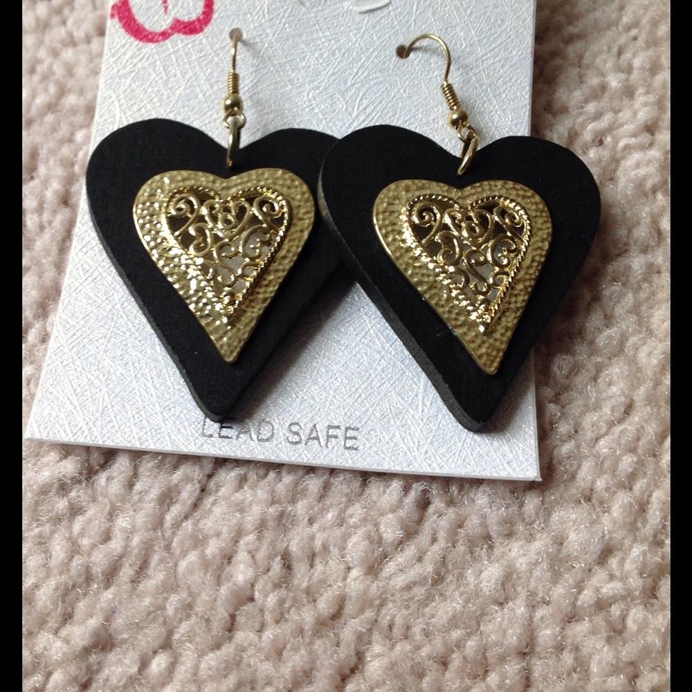 Goldtone and wood heart earring