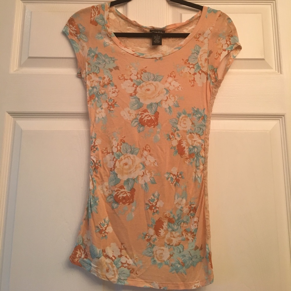 Floral tee w/ sheer back