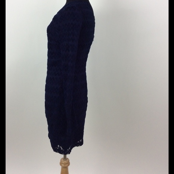 Guess Zig-Zag Lace Design w/Keyhole Cut-Out on Bac - Picture 2 of 5