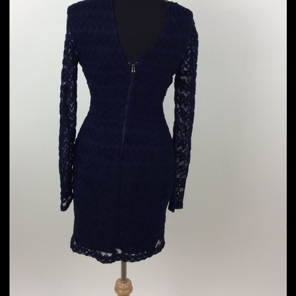 Guess Zig-Zag Lace Design w/Keyhole Cut-Out on Bac - Picture 3 of 5