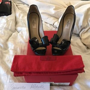 Valentino D'orsay Bow patent black size 7 pump