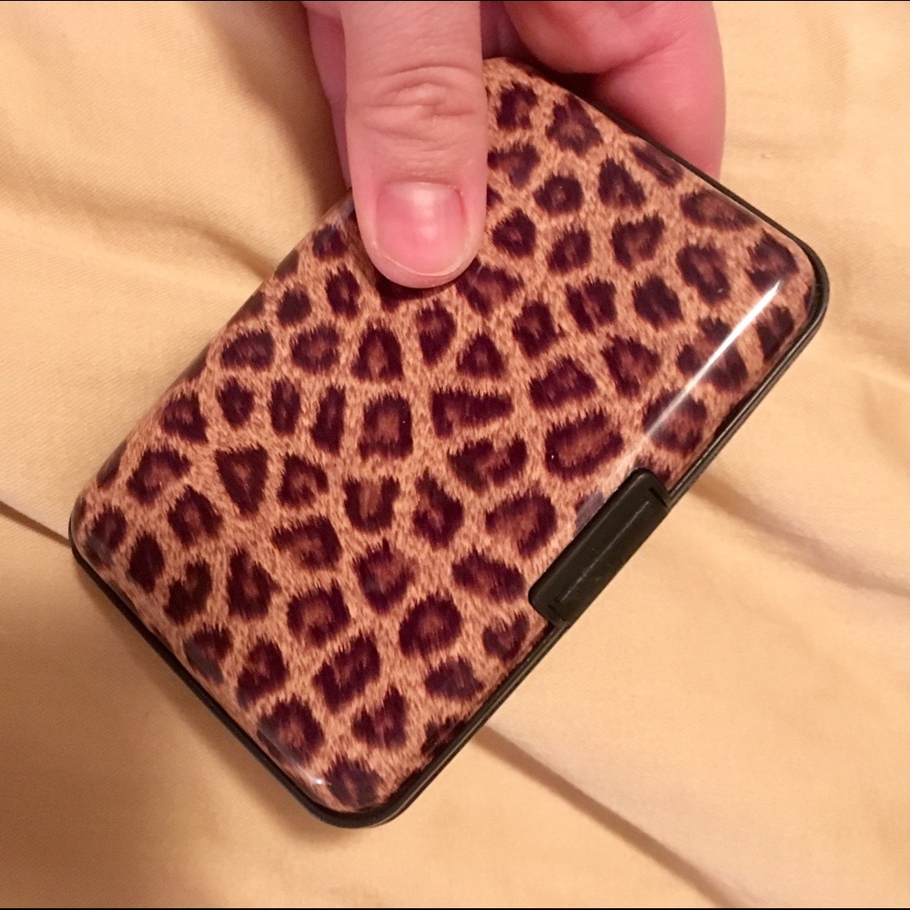 Anti-Theft Animal Print Card Holder Case