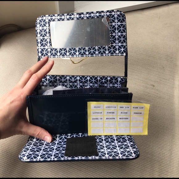 Cosmetics case - Picture 2 of 2