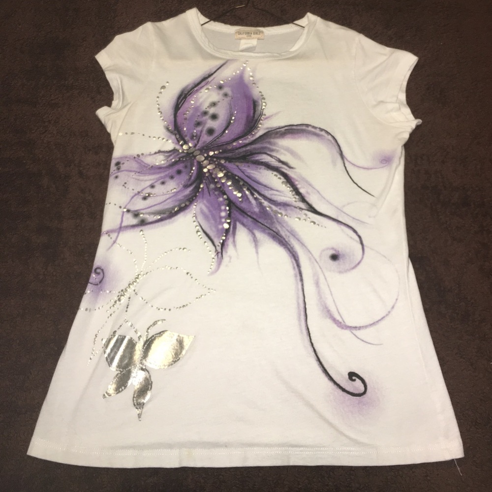 White tshirt with a purple flower & silver accents