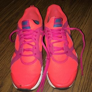 Women's Nike shoes size 8