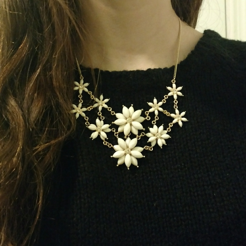 Gorgeous Gold Necklace with Flowers