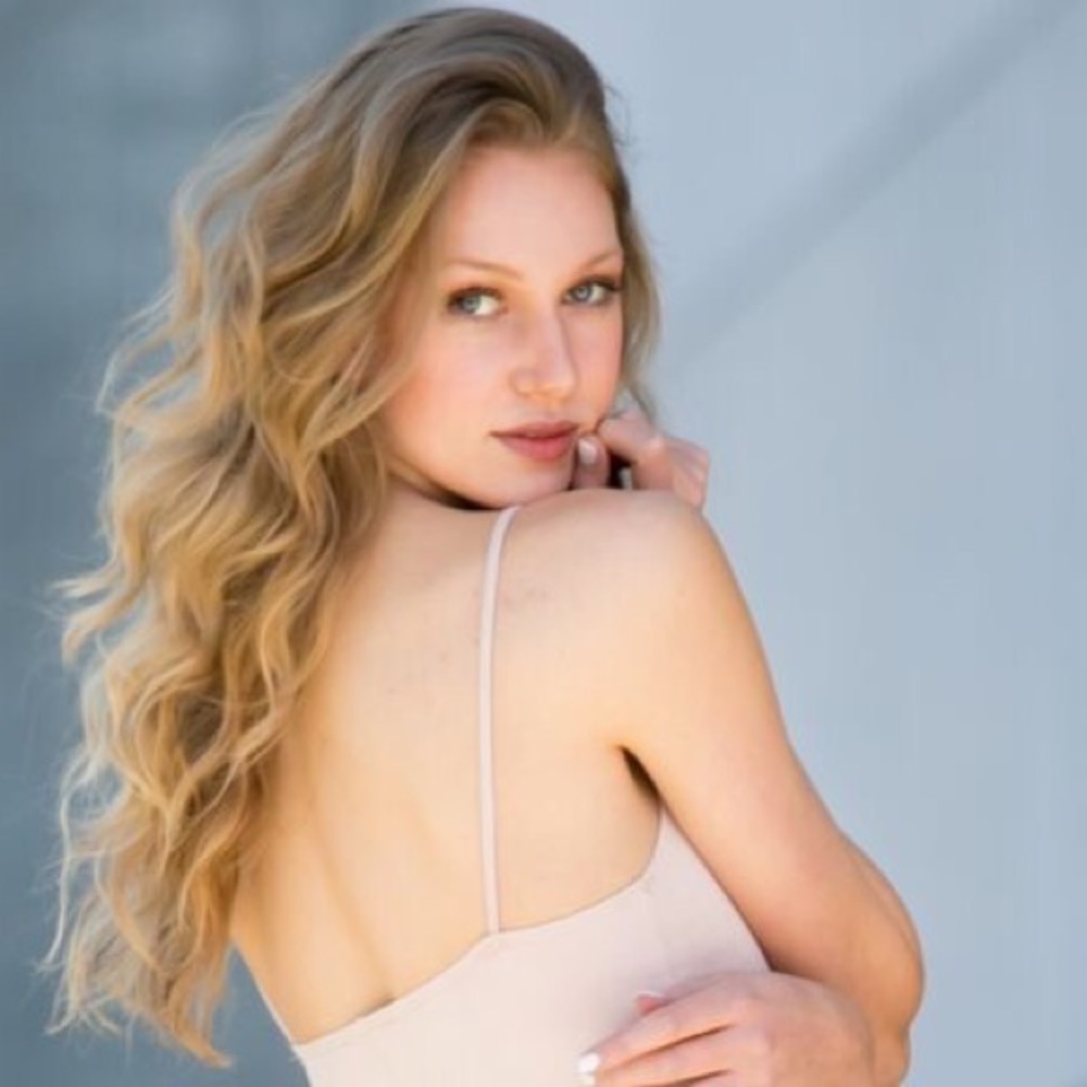 Meet your Posher, Amelia