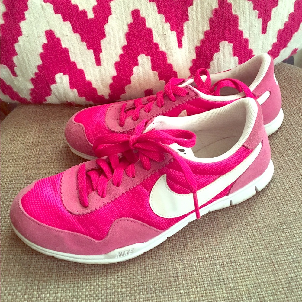 Lnwot Nike sneakers Sz 2 youth