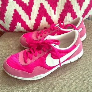 Lnwot Nike sneakers Sz 2 youth