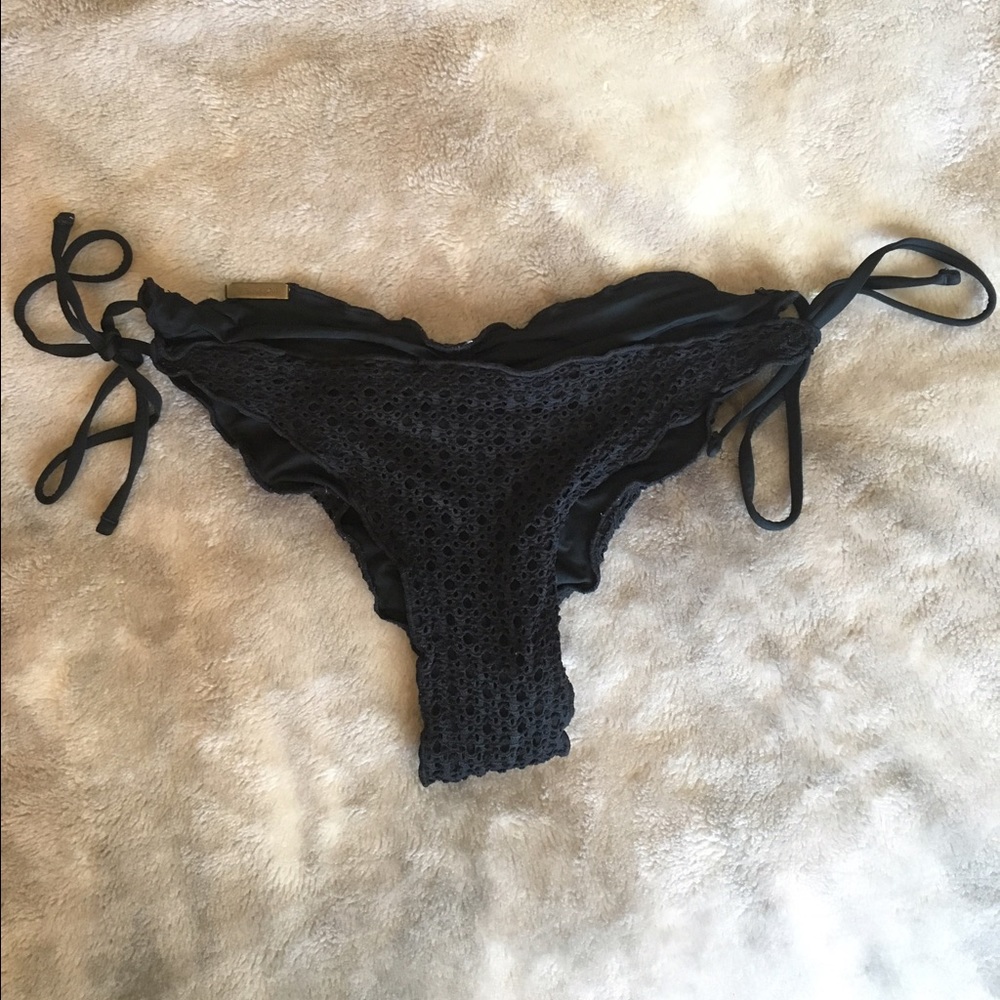 VOLCOM Black Scrunch Butt Bikini Bottoms