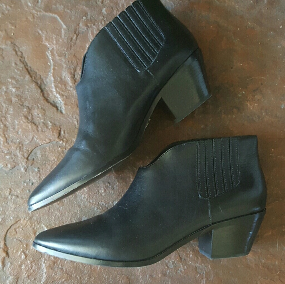 Vince Camuto Vero Cuoio Black Chelsea Booties