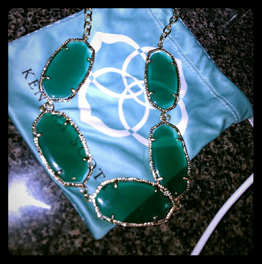 Kendra Scott necklace