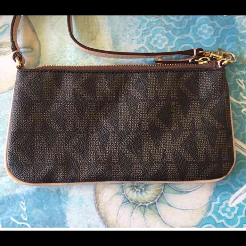 Michael Kors wristlet