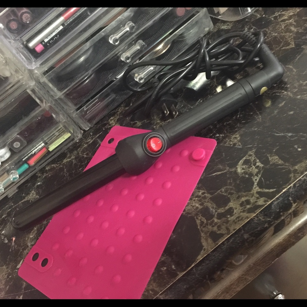 Curling Wand and Silicone Matt