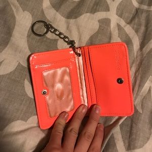 Mini wallet that attaches to keys
