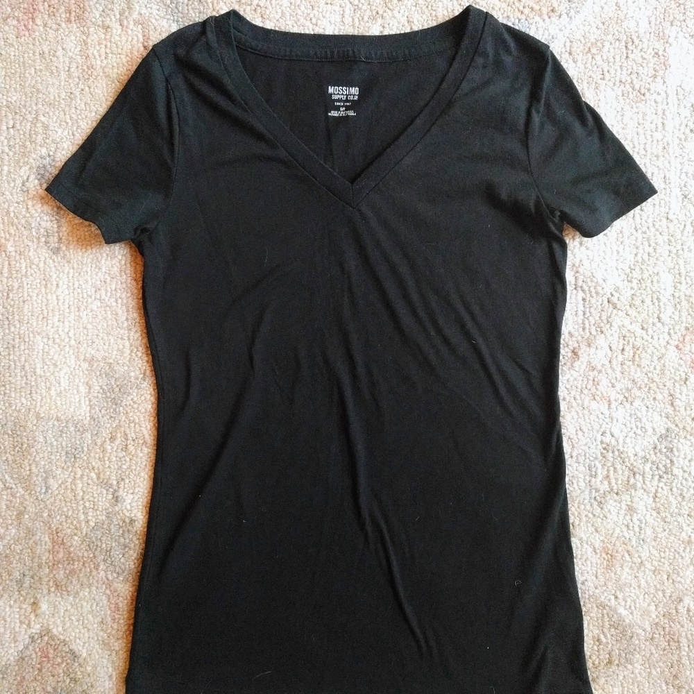 Black short sleeved tee