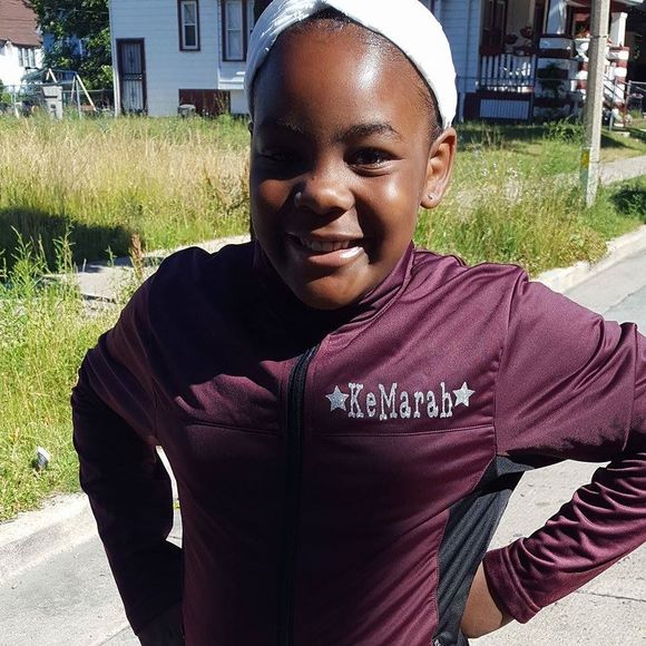 Meet your Posher, Mrstakeyia - Picture 1 of 1