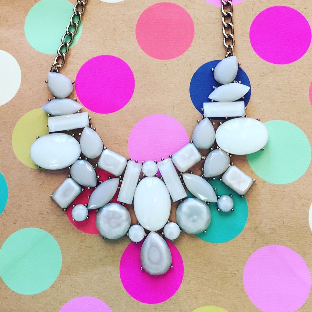 Landon Collar White 🦄FREE GIFT