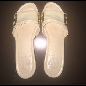 Tory Burch Patent Leather off-white wedges