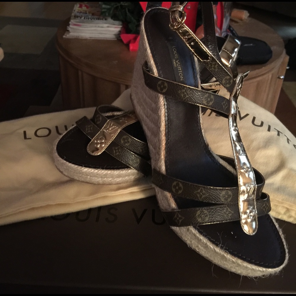 Louis Vuitton Wedge shoes
