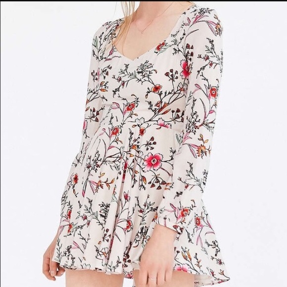 🆕UO Floral Dress - Picture 2 of 2