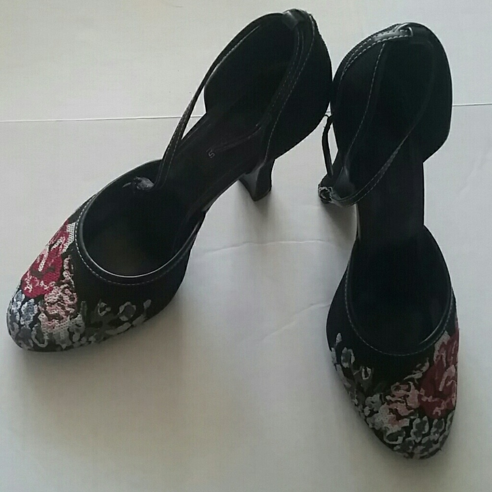 Embroidered High Heel Shoes