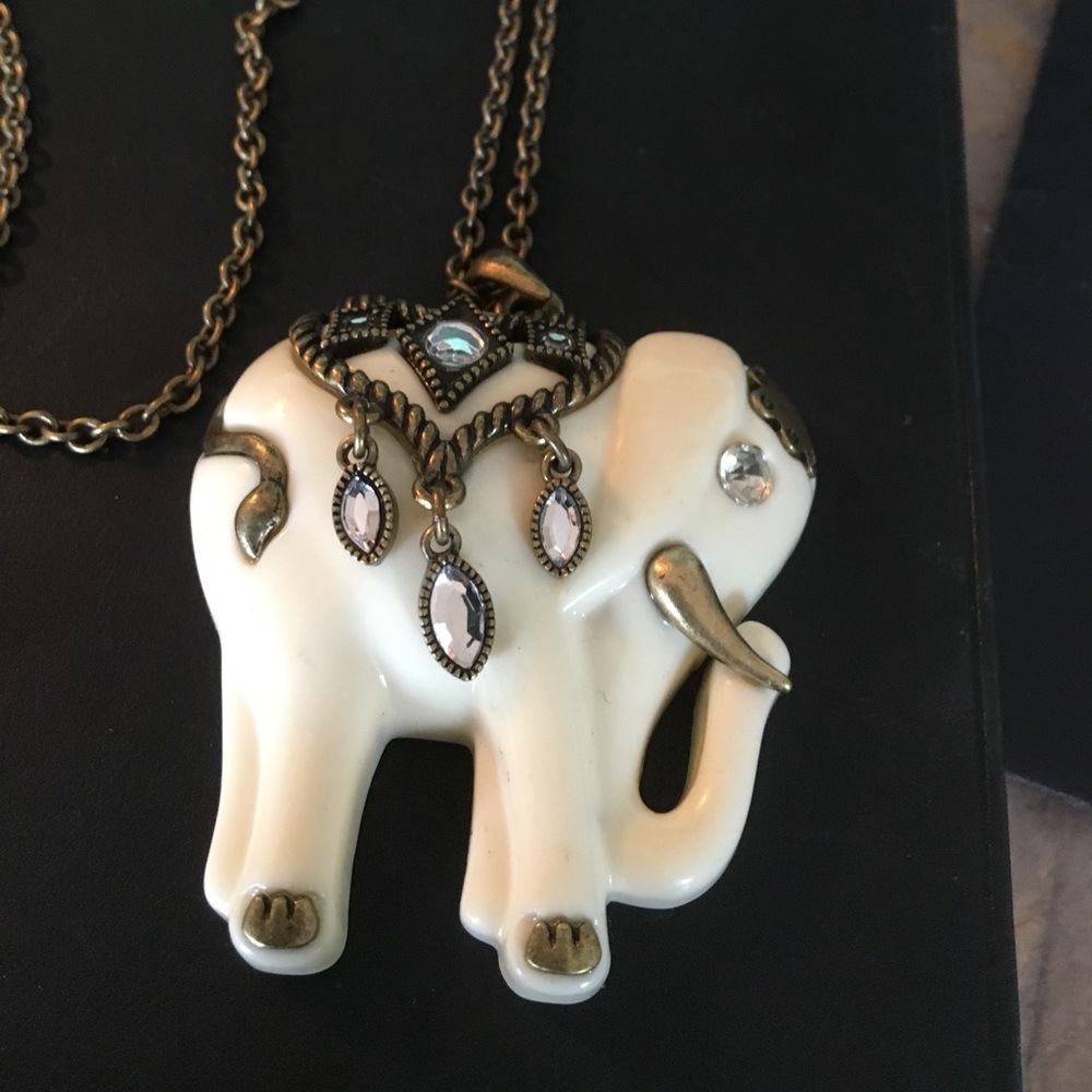 Vintage elephant pendant necklace signed net