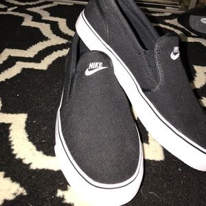 Nike slip on shoes
