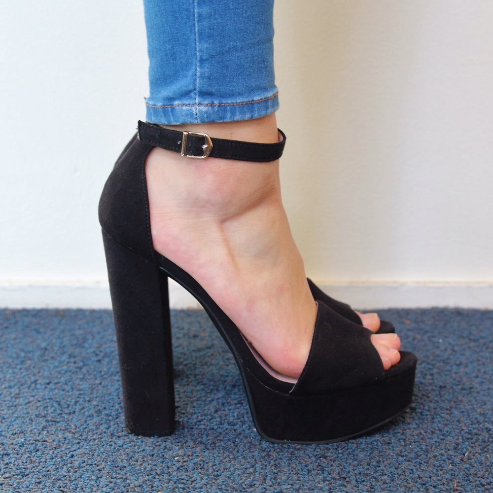 ❗️SOLD❗️Black Platform Peep Toe Heels