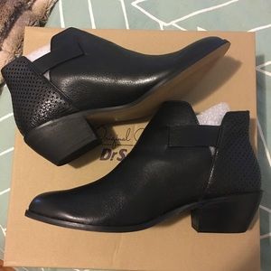 Dr Scholl's Black Jonet Leather Bootie - size 8