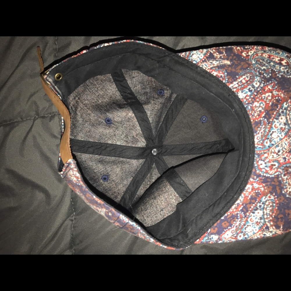 Patterned adjustable hat - Picture 3 of 3