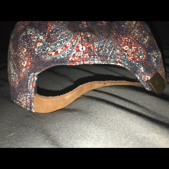 Patterned adjustable hat - Picture 2 of 3