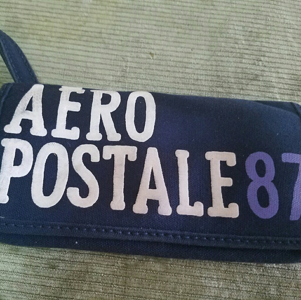 Aero wristlet