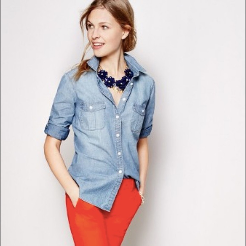 🆕 Jcrew Classic Chambray Shirt in Perfect Fit.
