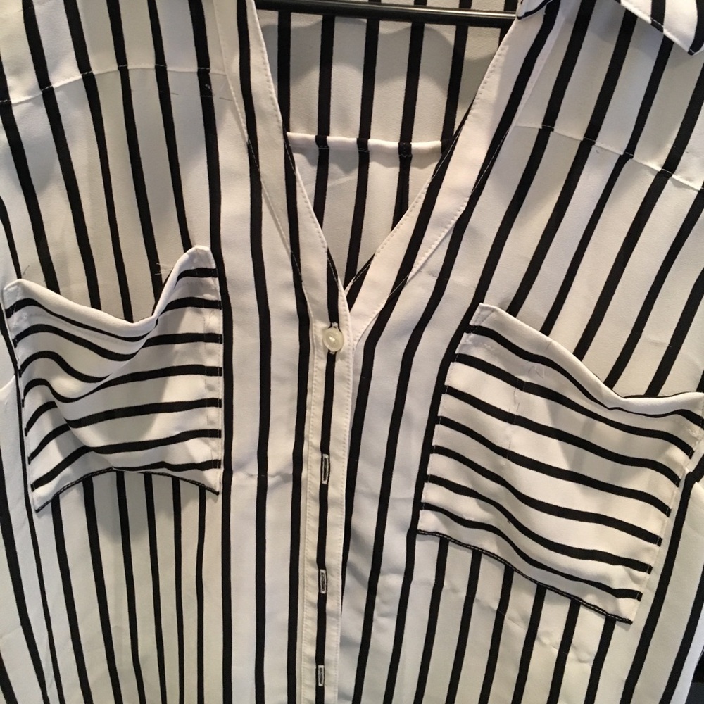Express Button Up Tank Top - Picture 2 of 5