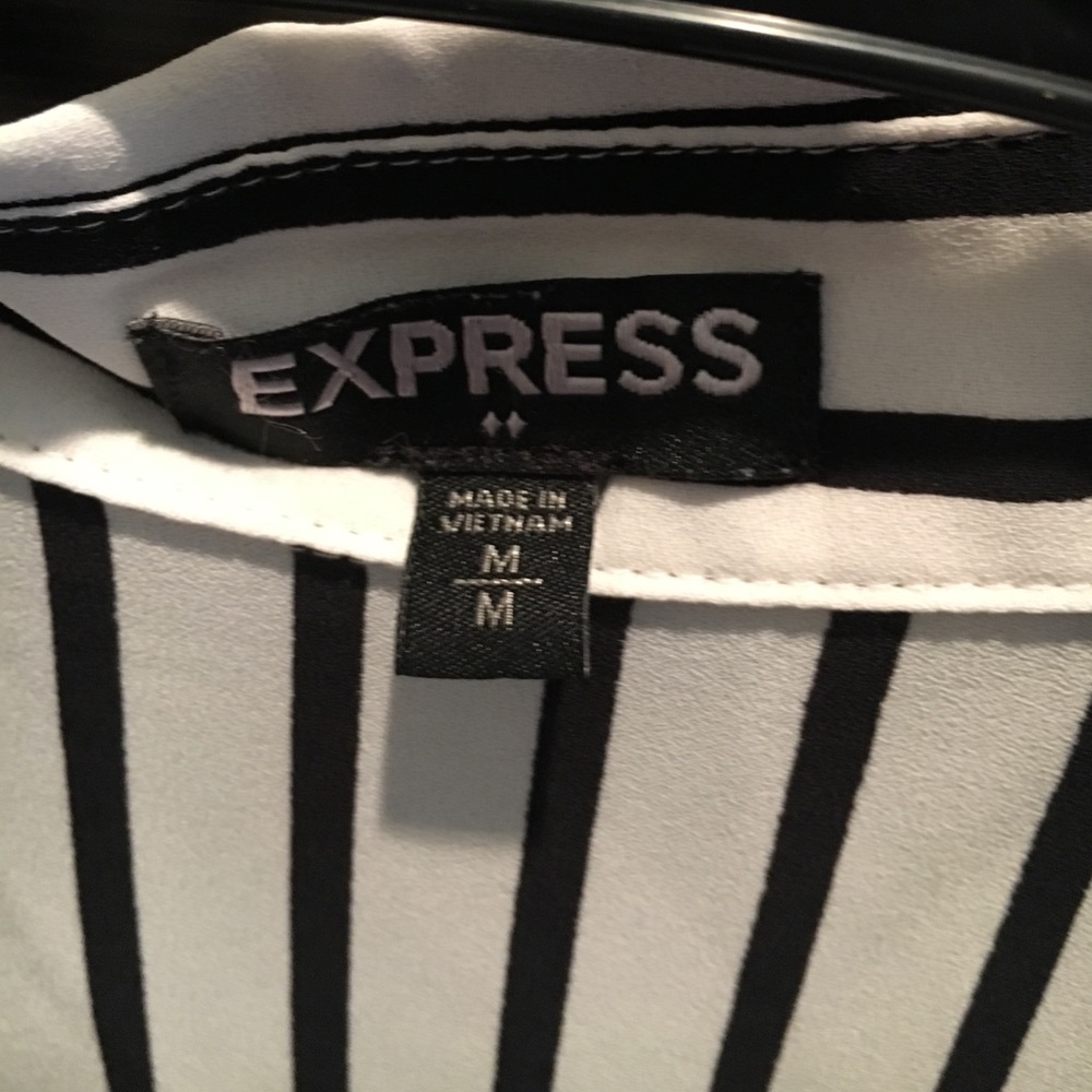 Express Button Up Tank Top - Picture 4 of 5