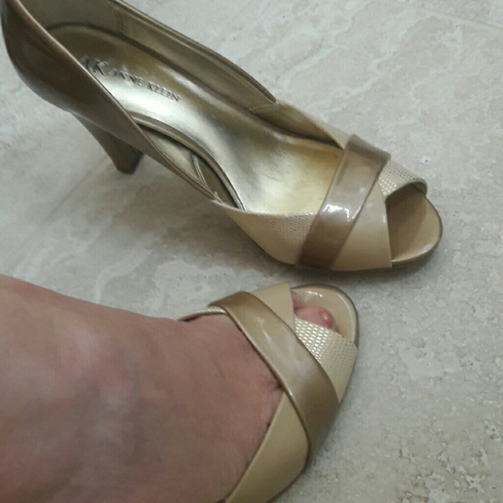 Anne Klein Tan Pumps