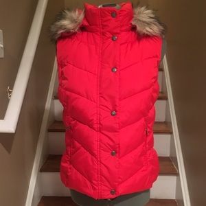 Gap down vest with detachable hood with faux fur