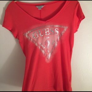 Red Guess v neck