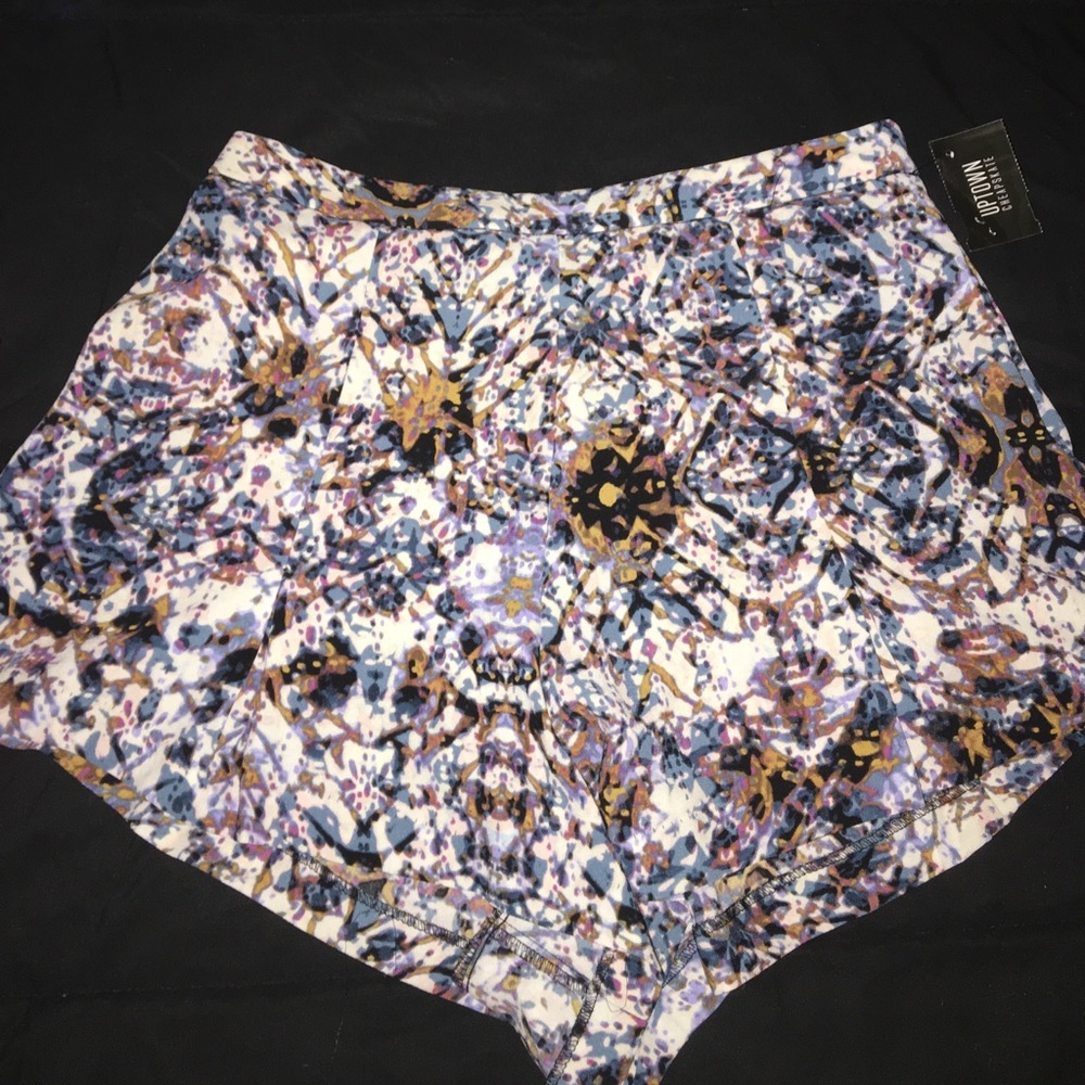 Medium woven shorts