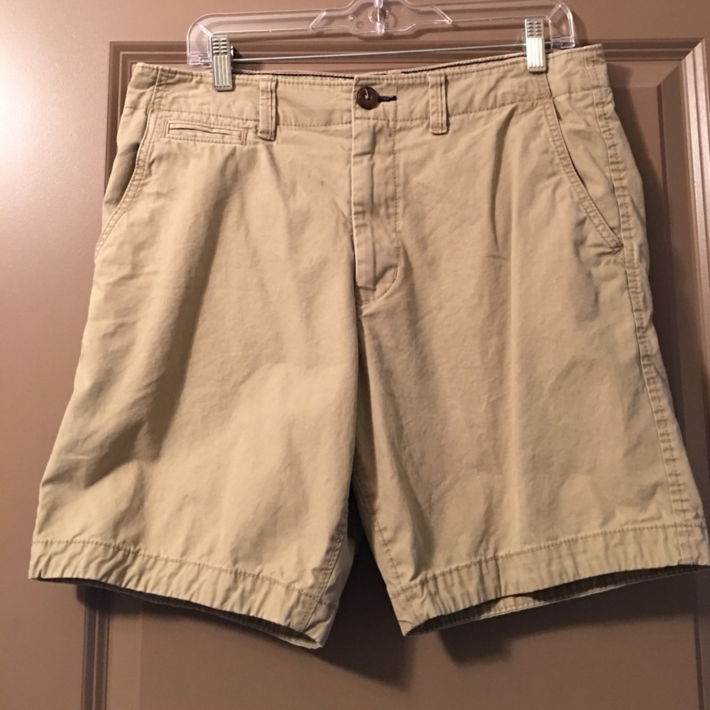 American Eagle Prep Length Shorts