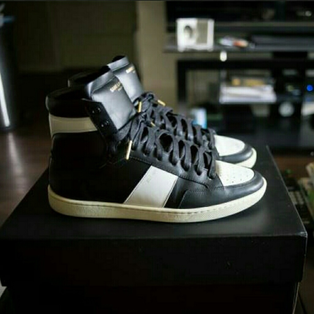 SOLD Saint Laurent