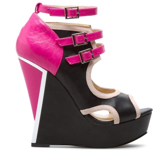 💗Pink and black wedge shoes🖤 - Picture 2 of 3