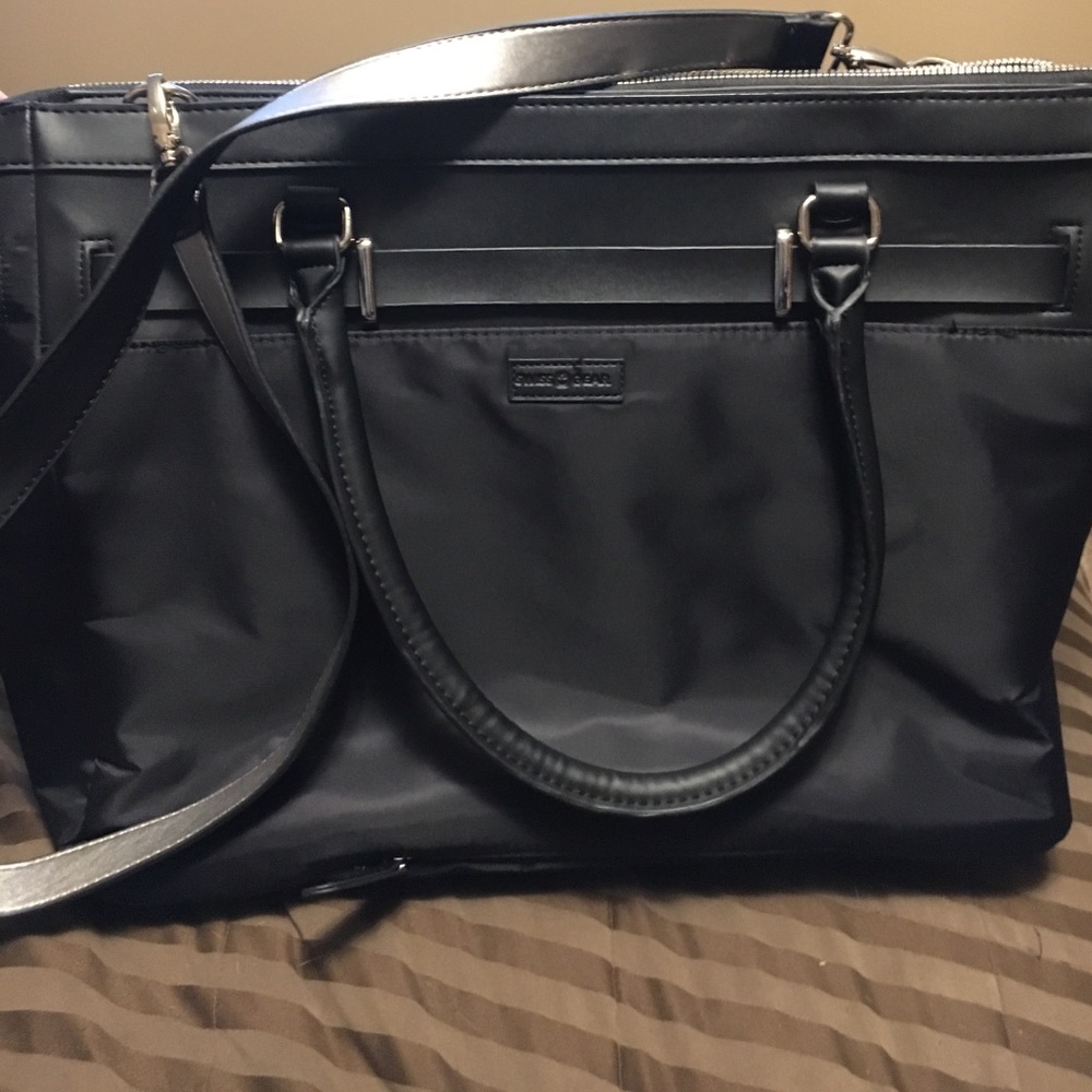 Swissgear laptop bag. With shoulder strap