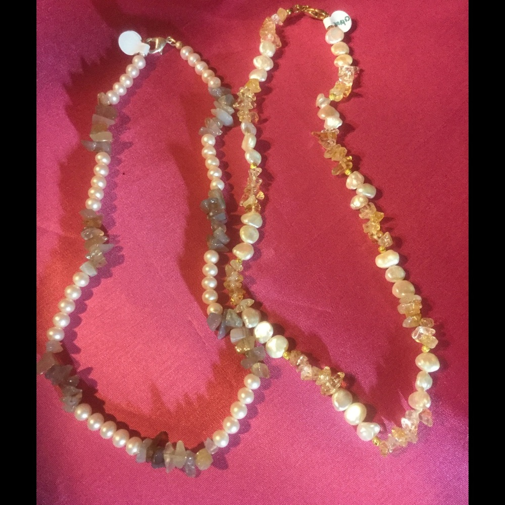 2 pearl necklaces with citrine and laboradite