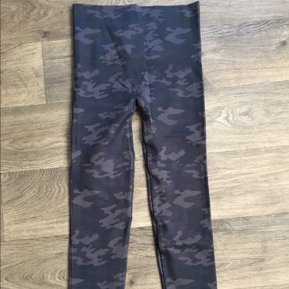 Spanx Seamless Leggings in Black Camo