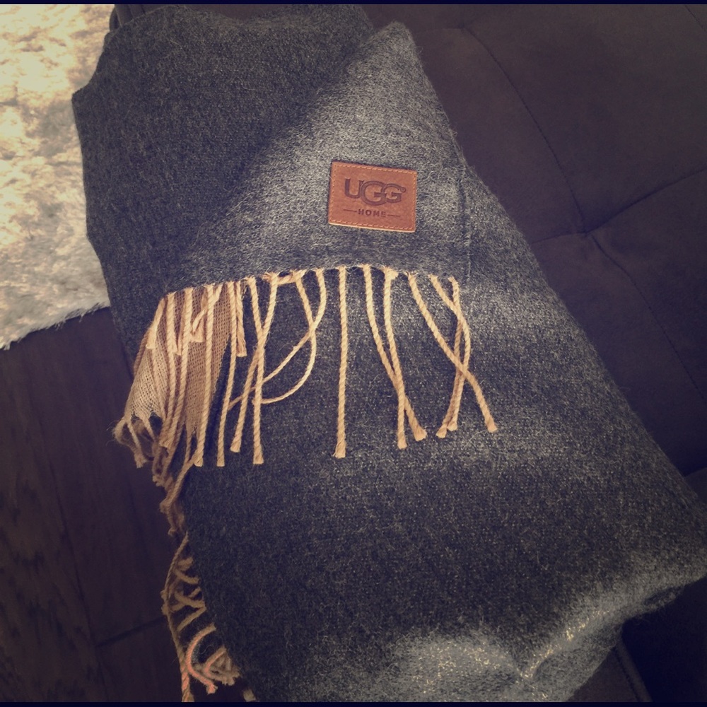 UGG throw brand new!