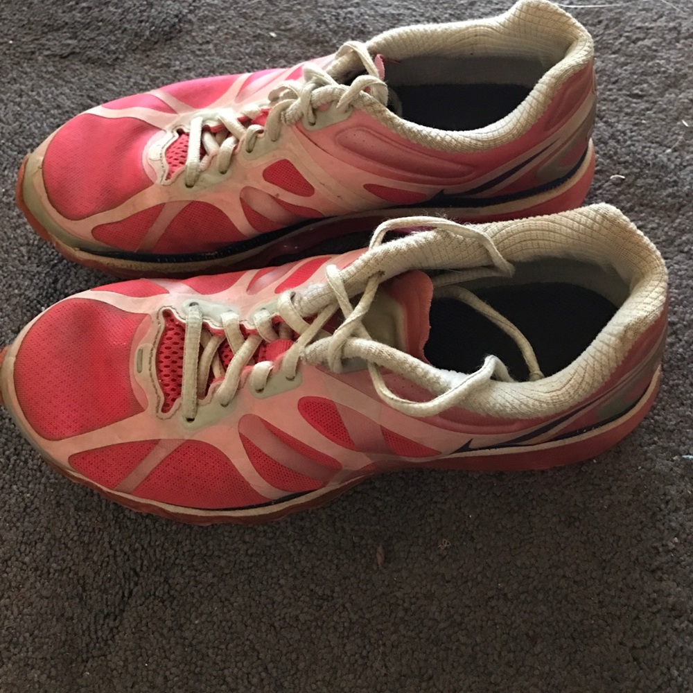 Nike Air max tennis shoes