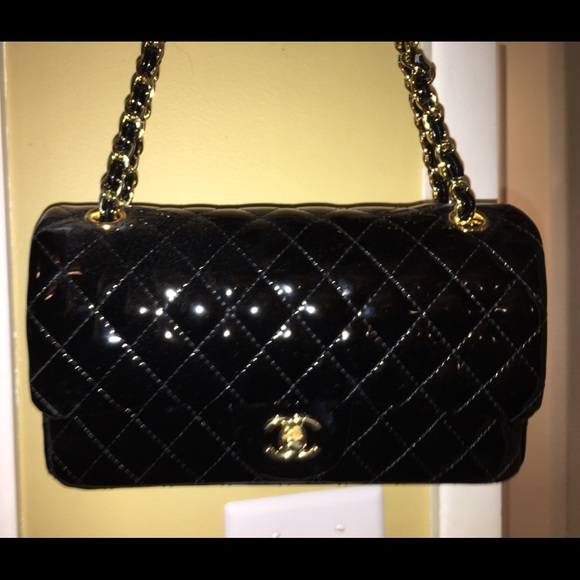 🚫SOLD🚫 NWT Patent Leather Quilted Shoulder Bag - Picture 1 of 7